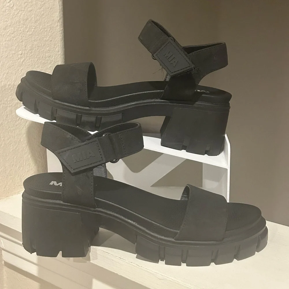 MIA Skyler Heeled Lug Sole Faux Leather Straps Sandals Women Sz 7M